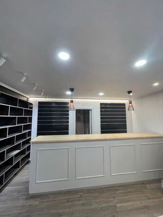 Mostrador perfumería greige