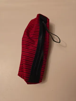Astuccio rosso e nero