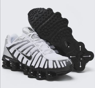 Nike Shox Zapatillas Negras y Grises