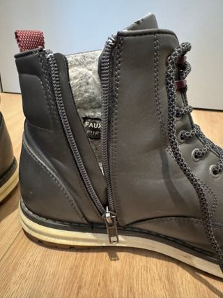 Botas grises forro polar cremallera talla 42.5