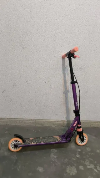 Patinete morado para niña