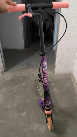 Patinete morado para niña