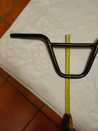 Manillar de bicicleta negro