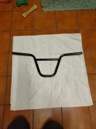 Manillar de bicicleta negro