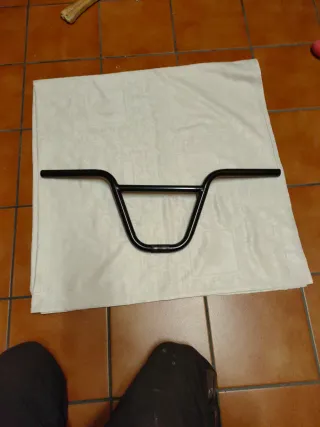 Manillar de bicicleta negro