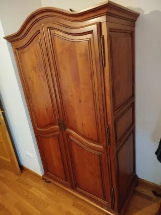 Armario de madera rústico