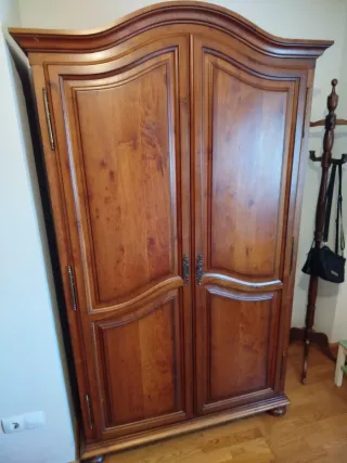 Armario de madera rústico