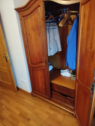 Armario de madera rústico