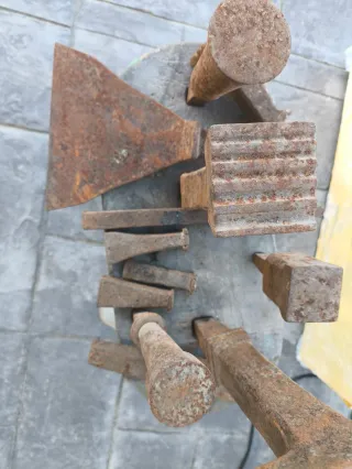 Bigornia y cinceles de forja