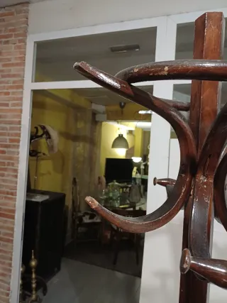 Perchero de madera antiguo