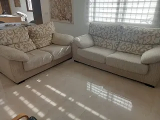 Sofás de tela beige y multicolor 3+2