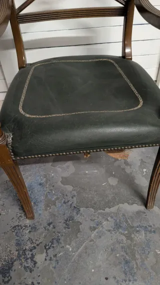 Silla antigua cuero estilo inglés