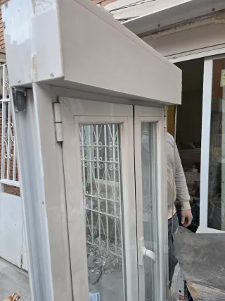 Ventana aluminio con persiana