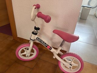Bici sin pedales Chicco rosa y blanca