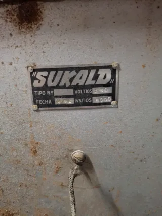 Cocina eléctrica antigua con horno