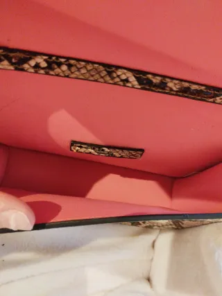 Bolso Pull and Bear efecto piel serpiente