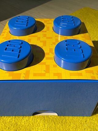Contenitore cubo Lego con 4 bottoni blu