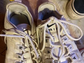 Lote 4 pares zapatillas Nike y Converse