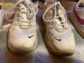 Lote 4 pares zapatillas Nike y Converse