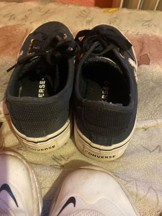 Lote 4 pares zapatillas Nike y Converse