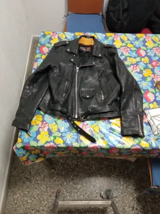 Chaqueta de cuero cruzada