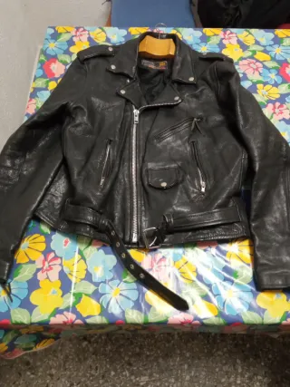 Chaqueta de cuero cruzada