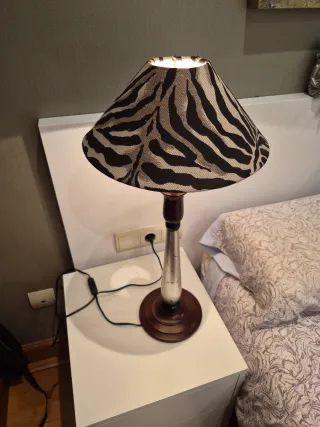 Lámpara de mesa tela y madera