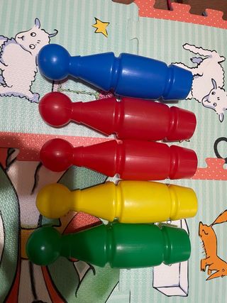 Bolos de plástico de colores