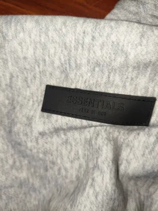 Sudadera Essentials Gris