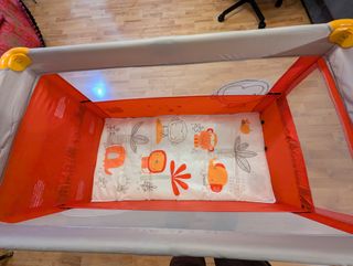 Cuna de viaje Jané 2 niveles. Sin uso. Con sábanas