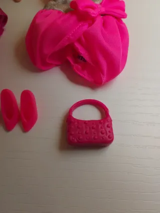 Barbie vintage con abiti rosa e accessori