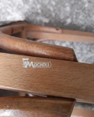 Juego de 2 sillas de madera y mimbre