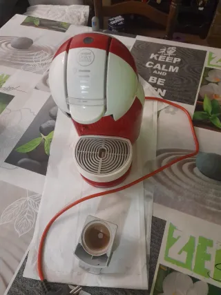 Cafetera Dolce Gusto Mini Me Roja y Blanca