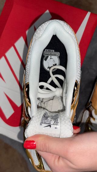 Zapatillas Nike Vomero Plata y Blanco