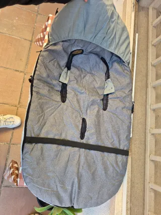 Funda para cochecito flores gris