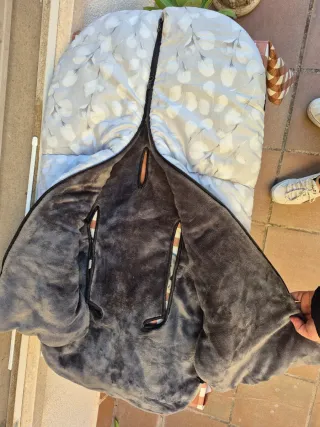 Funda para cochecito flores gris