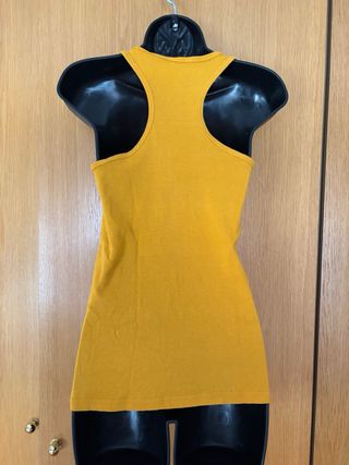Camiseta sin mangas mostaza