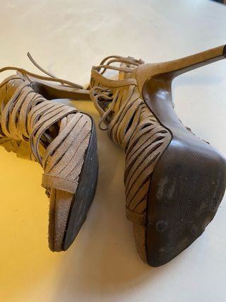 Zapatos de tacón beige/