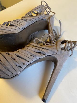 Zapatos de tacón beige/