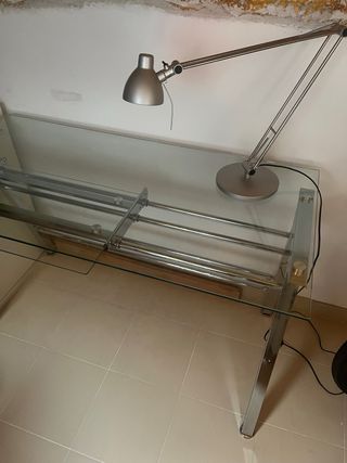 Escritorio cristal y metal plateado