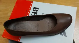 Zapatos con tacón bajo