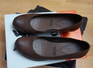 Zapatos con tacón bajo