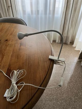 Lámpara Pinza IKEA Blanca.
