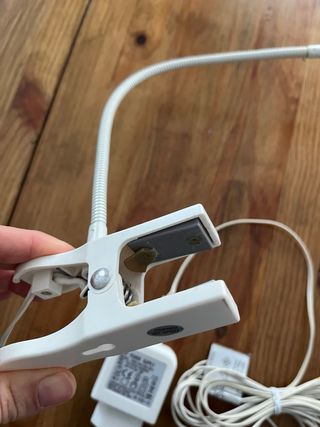 Lámpara Pinza IKEA Blanca.