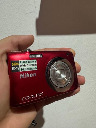 Cámara Nikon COOLPIX Roja 14MP