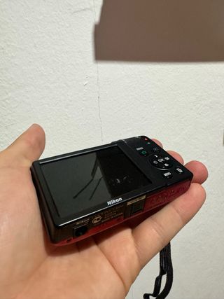 Cámara Nikon COOLPIX Roja 14MP