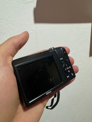 Cámara Nikon COOLPIX Roja 14MP