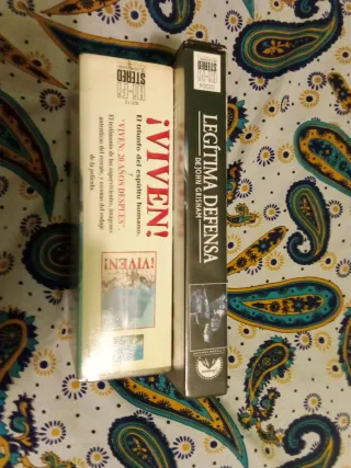 Lote 2 Películas VHS: Legítima Defensa y Viven!