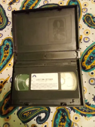 Lote 2 Películas VHS: Legítima Defensa y Viven!