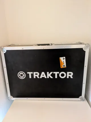 Controladora Traktor S3 + Flightcase